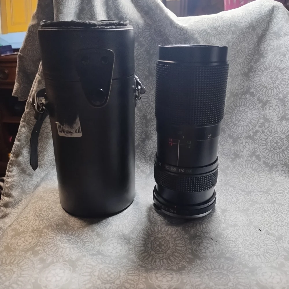 Vivitar 100-200mm f4 Close Focus Lens with case